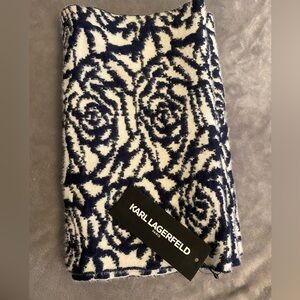 Karl lagerfeld blue and white roses infinity scarf NWT